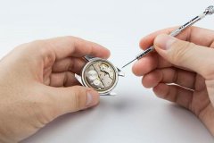 天梭腕表后盖磨损修复方法