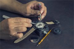 浪琴发条坏了处理技巧详解(手表维修师傅分享的实用小窍门)